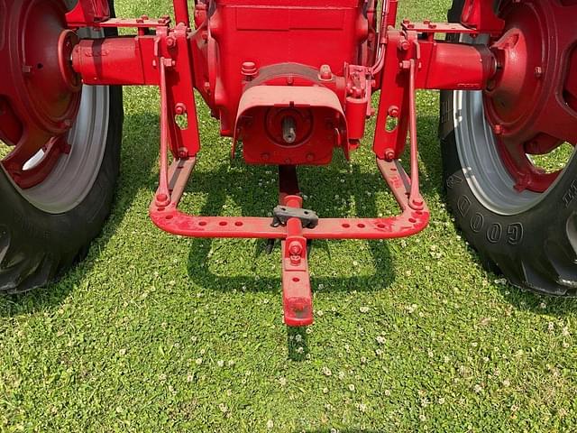 Image of Farmall Super M-TA equipment image 4