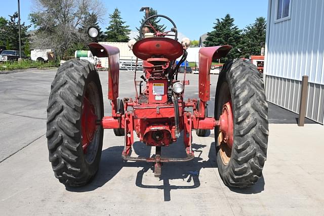 Image of Farmall Super M-TA equipment image 4