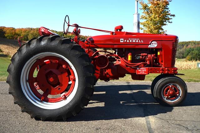 Image of Farmall Super M equipment image 1