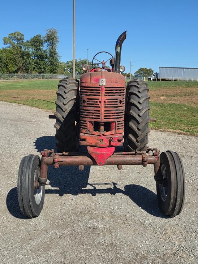 Image of Farmall Super M-TA equipment image 1