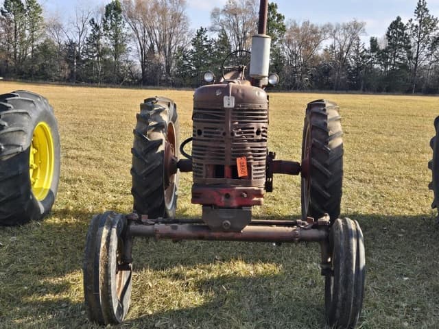 Image of Farmall Super M-TA equipment image 1