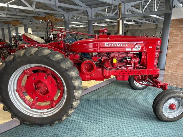 Image of Farmall Super M-TA equipment image 1