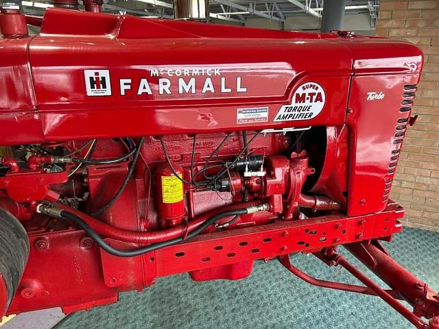 Image of Farmall Super M-TA equipment image 2