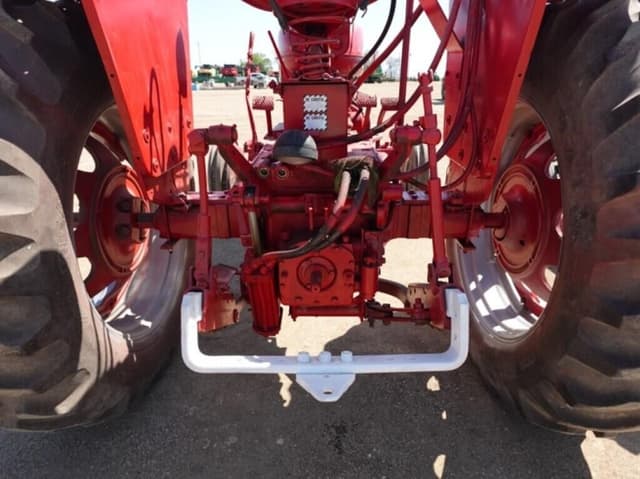 Image of Farmall Super M-TA equipment image 4