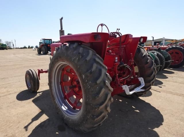 Image of Farmall Super M-TA equipment image 3