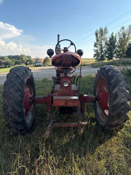 Image of Farmall Super M-TA equipment image 2