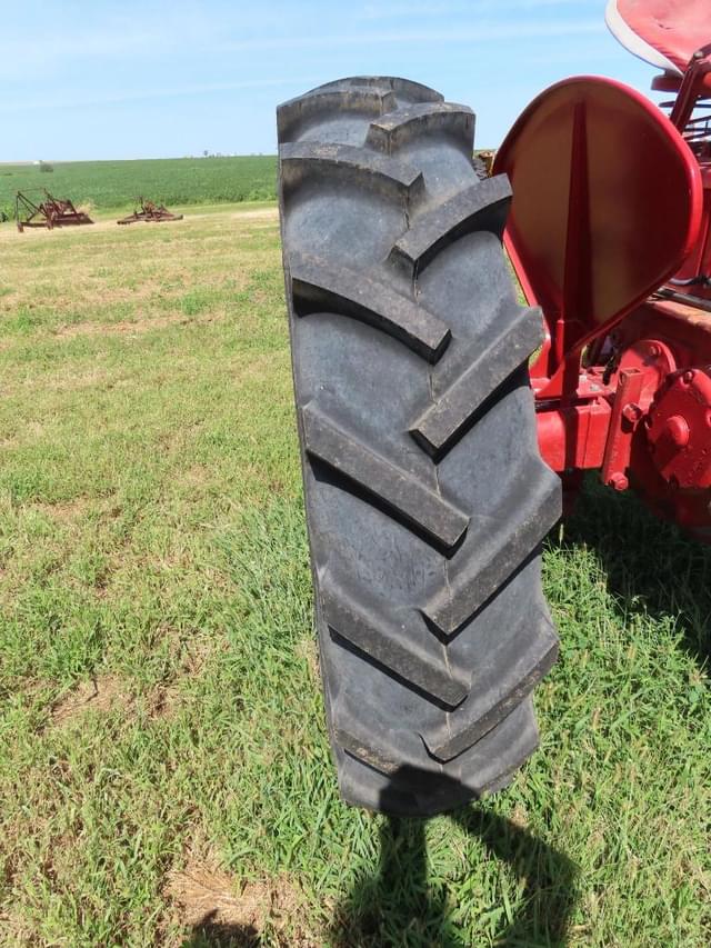 Image of Farmall Super M-TA equipment image 2