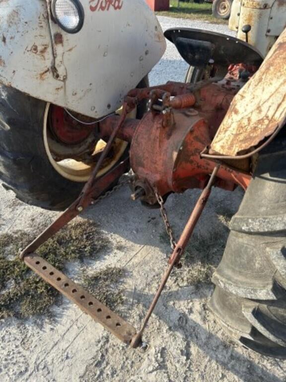Image of Ford 600 equipment image 4