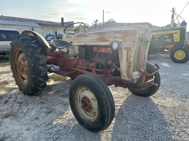Image of Ford 600 equipment image 1