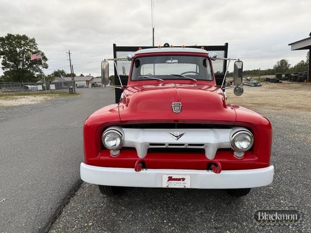 Image of Ford F-750 equipment image 4