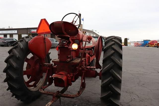 Image of Farmall 300 equipment image 4