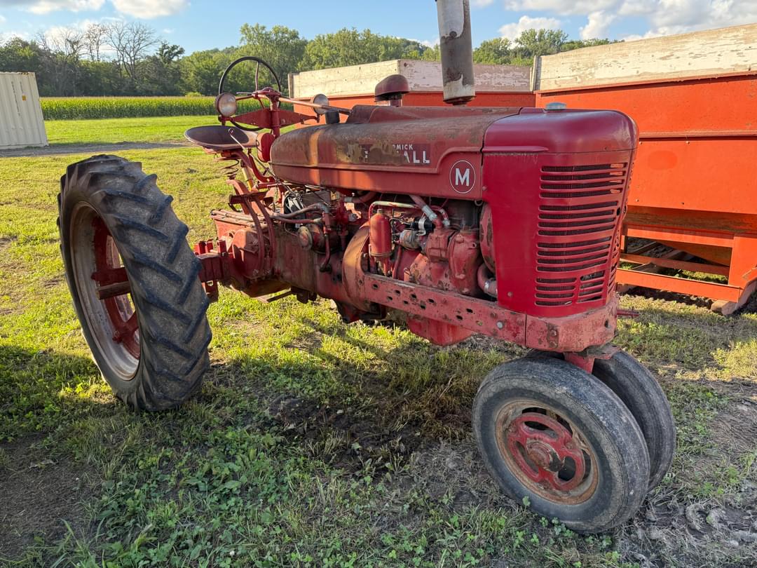 Image of Farmall M Image 0