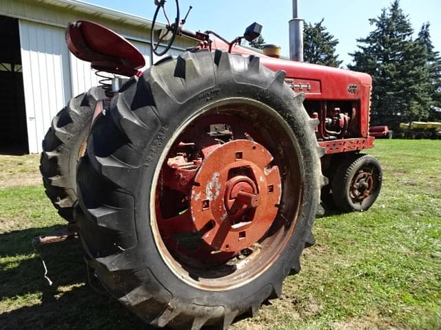 Image of International Harvester 400 equipment image 1