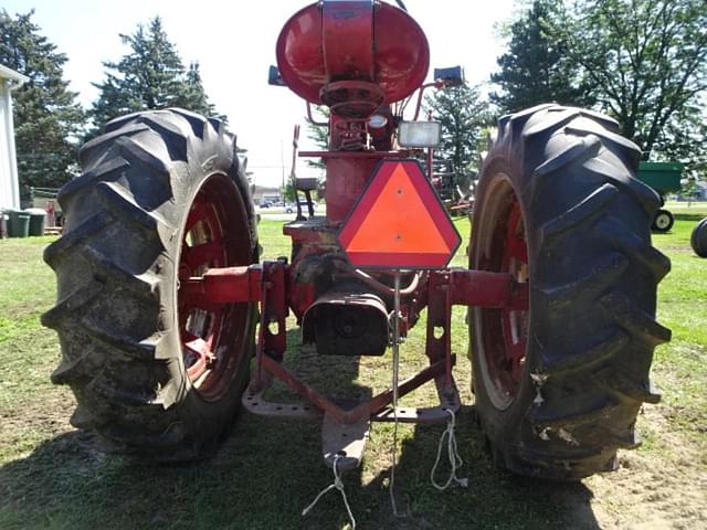 Image of International Harvester 400 equipment image 2