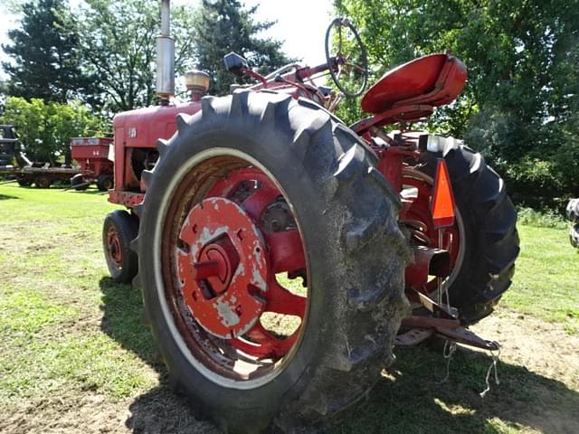 Image of International Harvester 400 equipment image 3