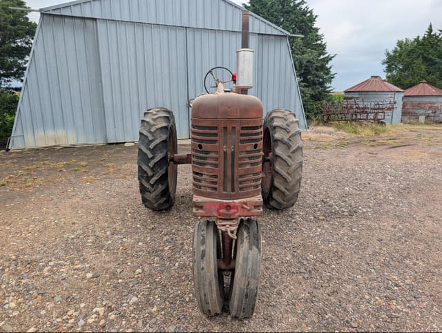 Image of International Harvester 400 equipment image 1