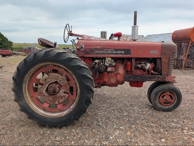 Image of International Harvester 400 equipment image 3