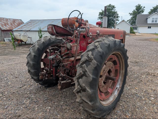 Image of International Harvester 400 equipment image 4