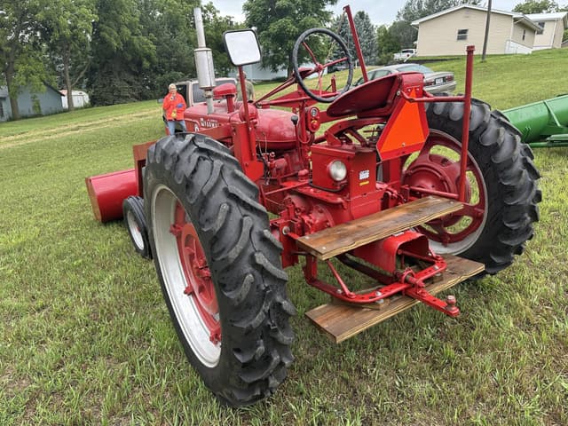 Image of Farmall Super H equipment image 2