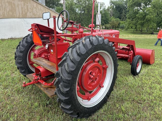 Image of Farmall Super H equipment image 4