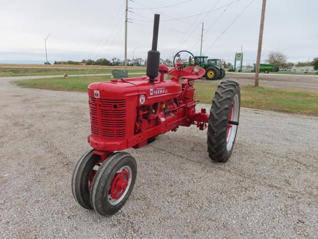Image of Farmall Super H equipment image 1