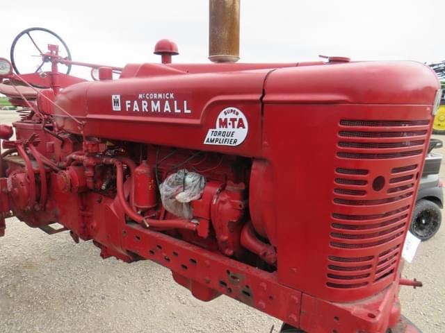 Image of Farmall Super M-TA equipment image 2