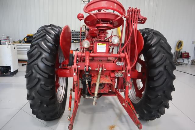 Image of Farmall Super M-TA equipment image 4