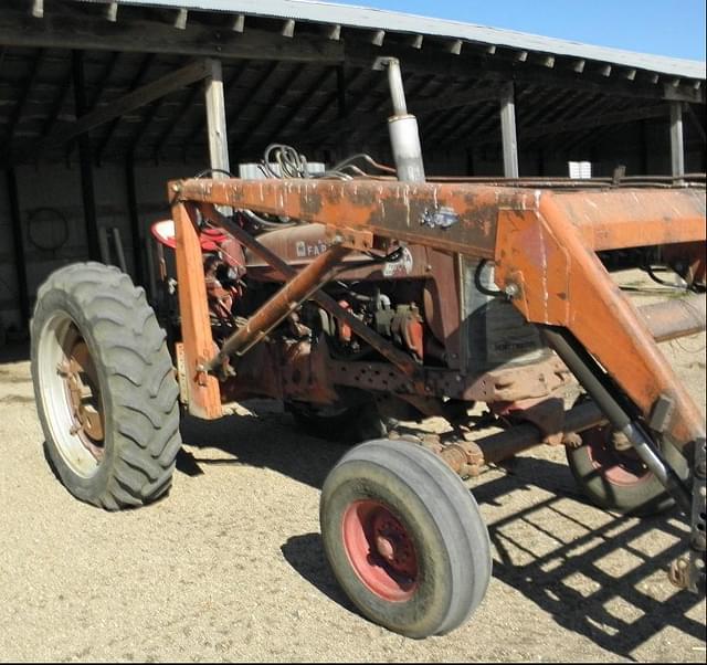 Image of Farmall Super M-TA equipment image 1