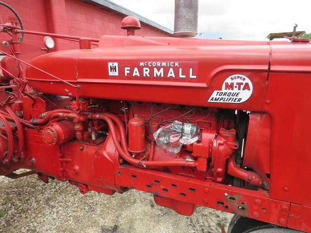 Image of Farmall Super M-TA equipment image 3