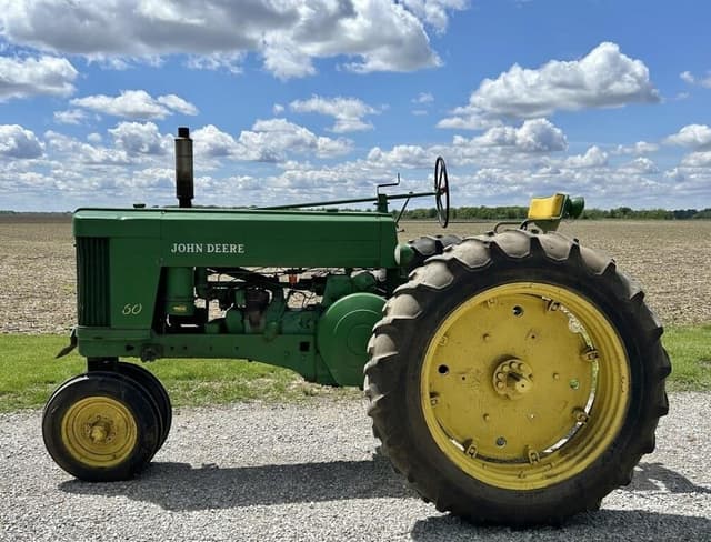 Image of John Deere 60 equipment image 2