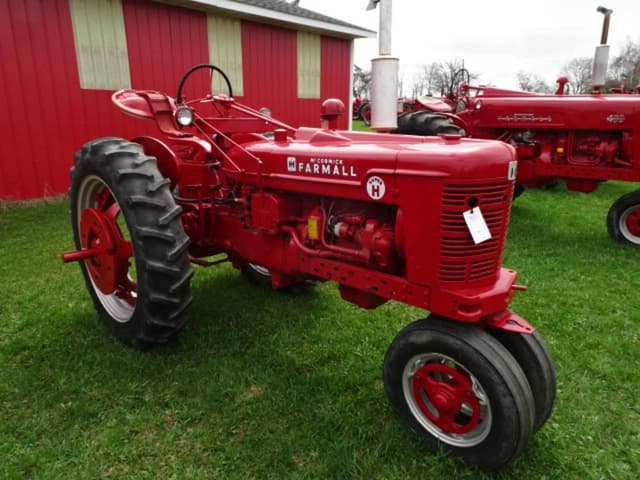 Image of Farmall Super H equipment image 1
