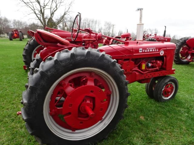 Image of Farmall Super H equipment image 2