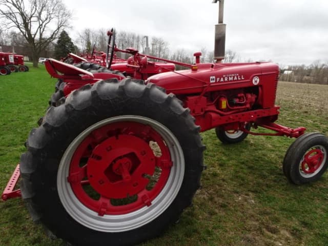 Image of Farmall Super H equipment image 2