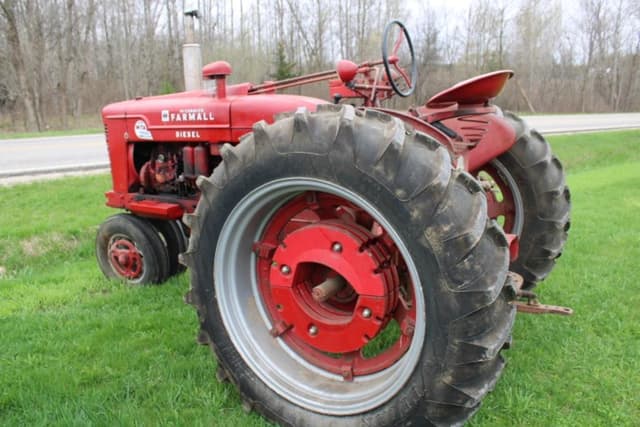 Image of Farmall Super M-TA equipment image 1