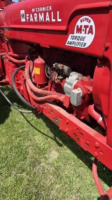 Image of Farmall Super M-TA equipment image 4