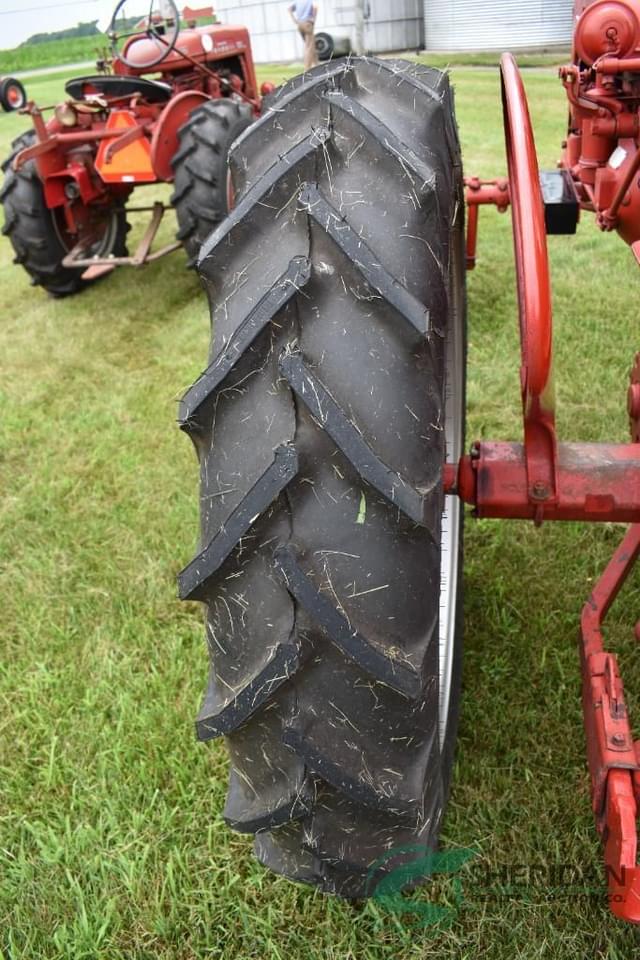 Image of Farmall 200 equipment image 3