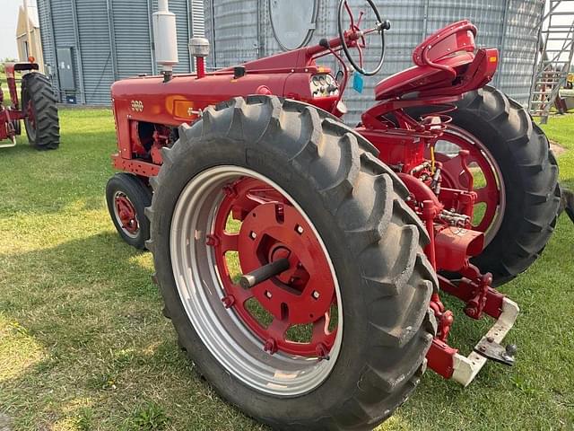 Image of Farmall 300 equipment image 2