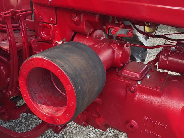 Image of Farmall 300 equipment image 3