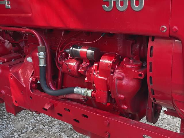 Image of Farmall 300 equipment image 2