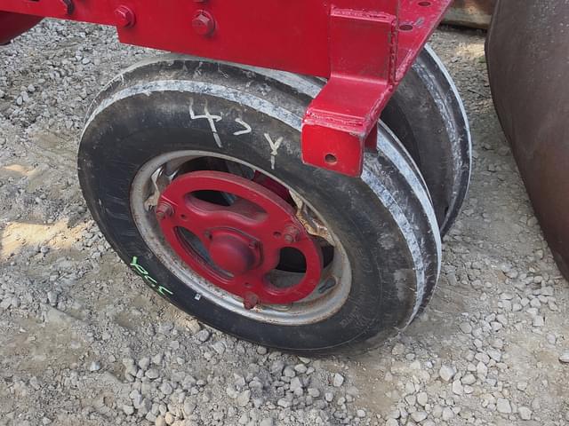 Image of Farmall 300 equipment image 1
