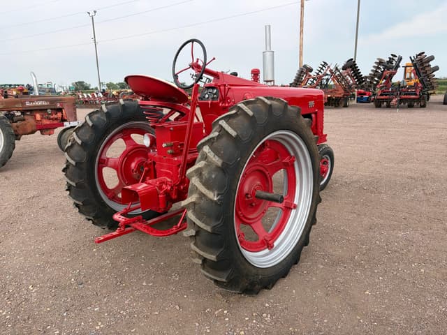 Image of Farmall 300 equipment image 4