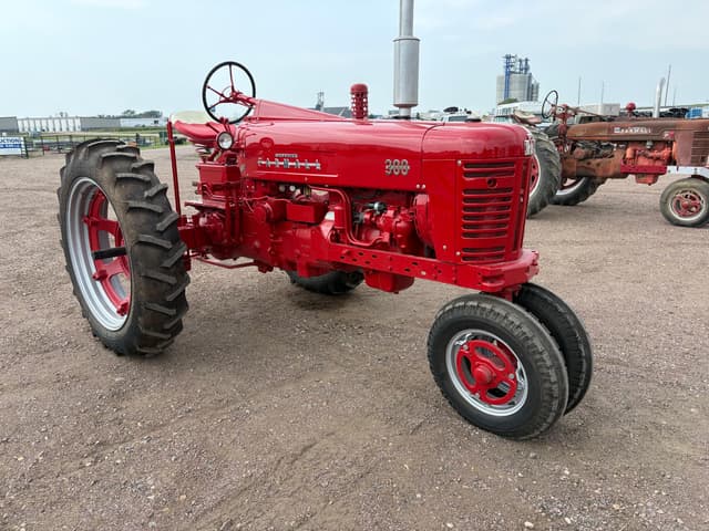 Image of Farmall 300 equipment image 2