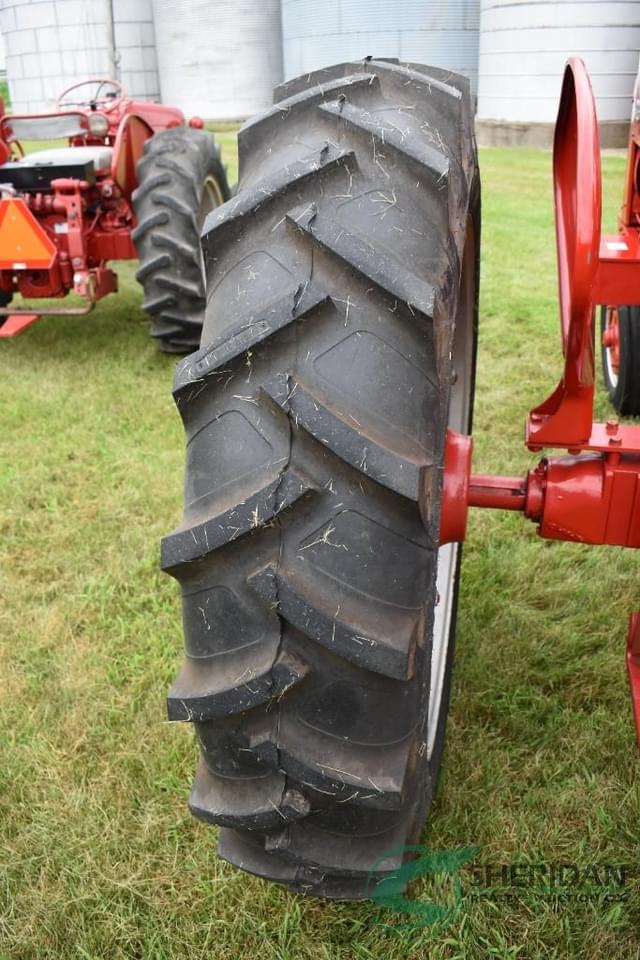 Image of Farmall 300 equipment image 4