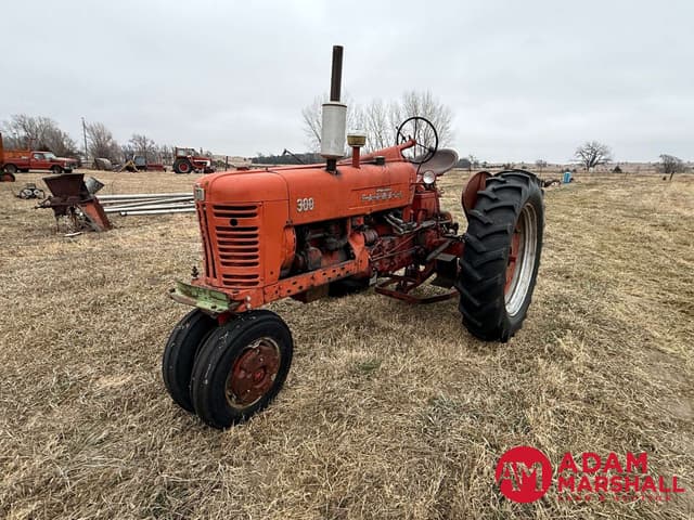 Image of Farmall 300 equipment image 2