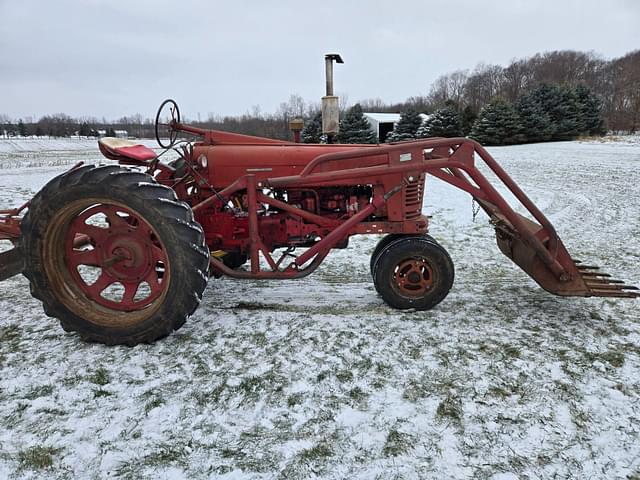Image of Farmall 300 equipment image 3