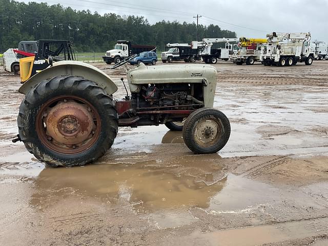 Image of Ford 600 equipment image 3