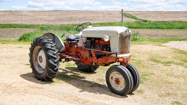 Image of Ford 960 equipment image 3