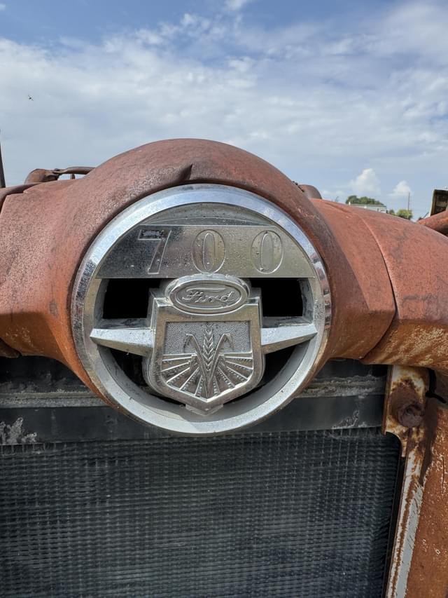 Image of Ford 740 equipment image 2