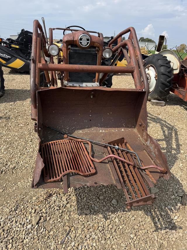 Image of Ford 740 equipment image 1