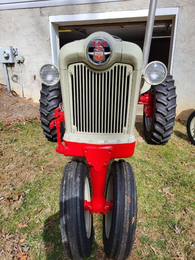 Image of Ford 740 equipment image 4